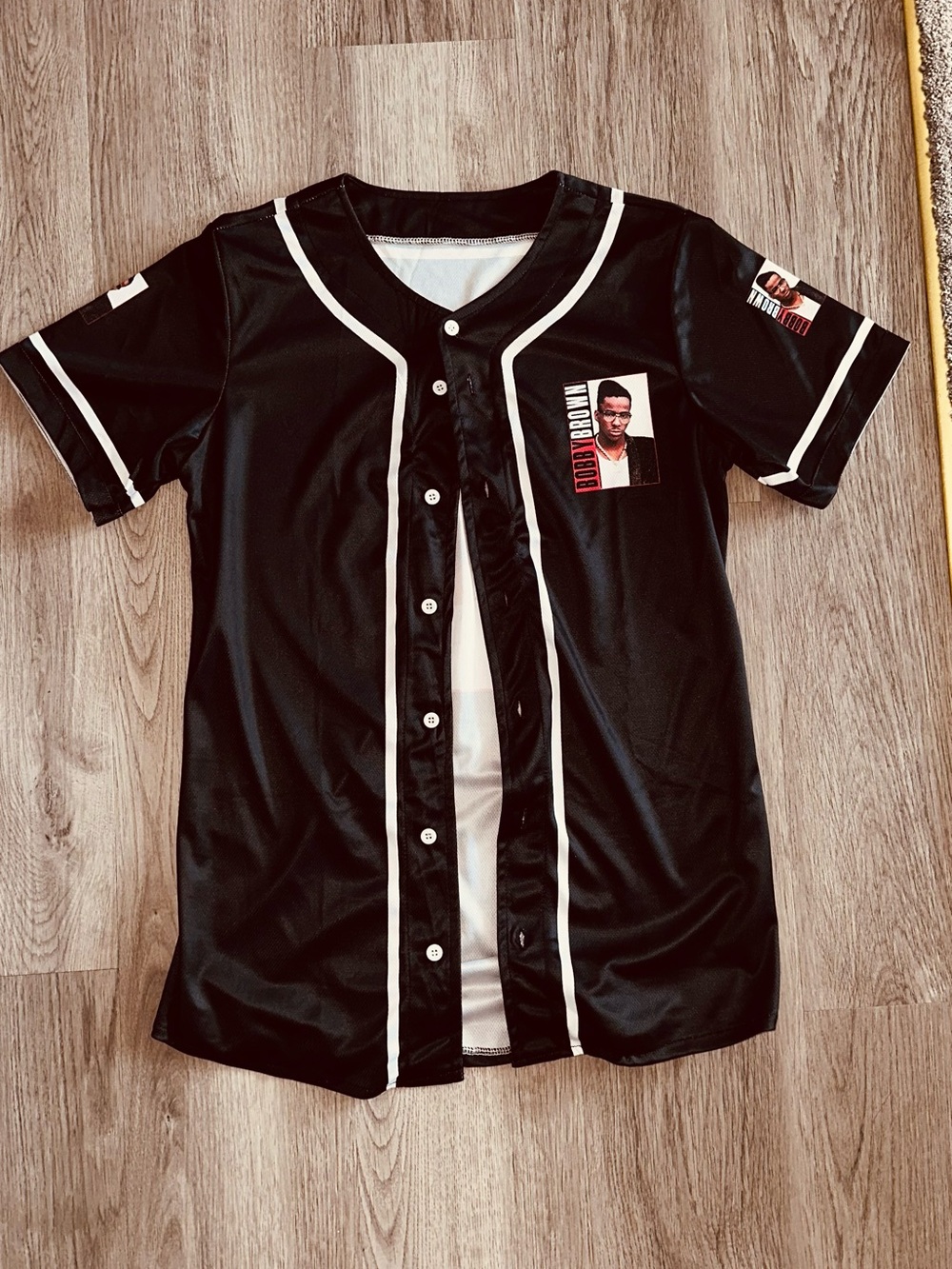 Bobby Brown Black Short-Sleeve concert Baseball Jersey -L womens.